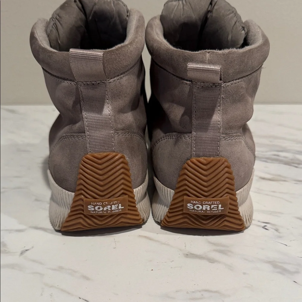 Sorel chic gray